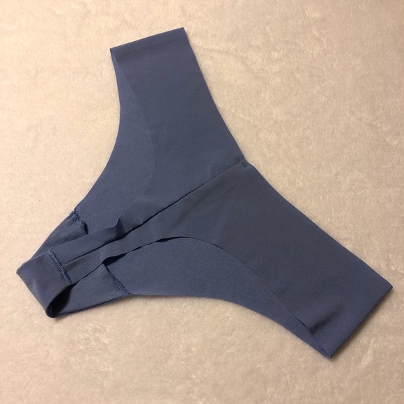 Victoria’s Secret NWT Seamless No-Show Thong - Picture 2 of 2